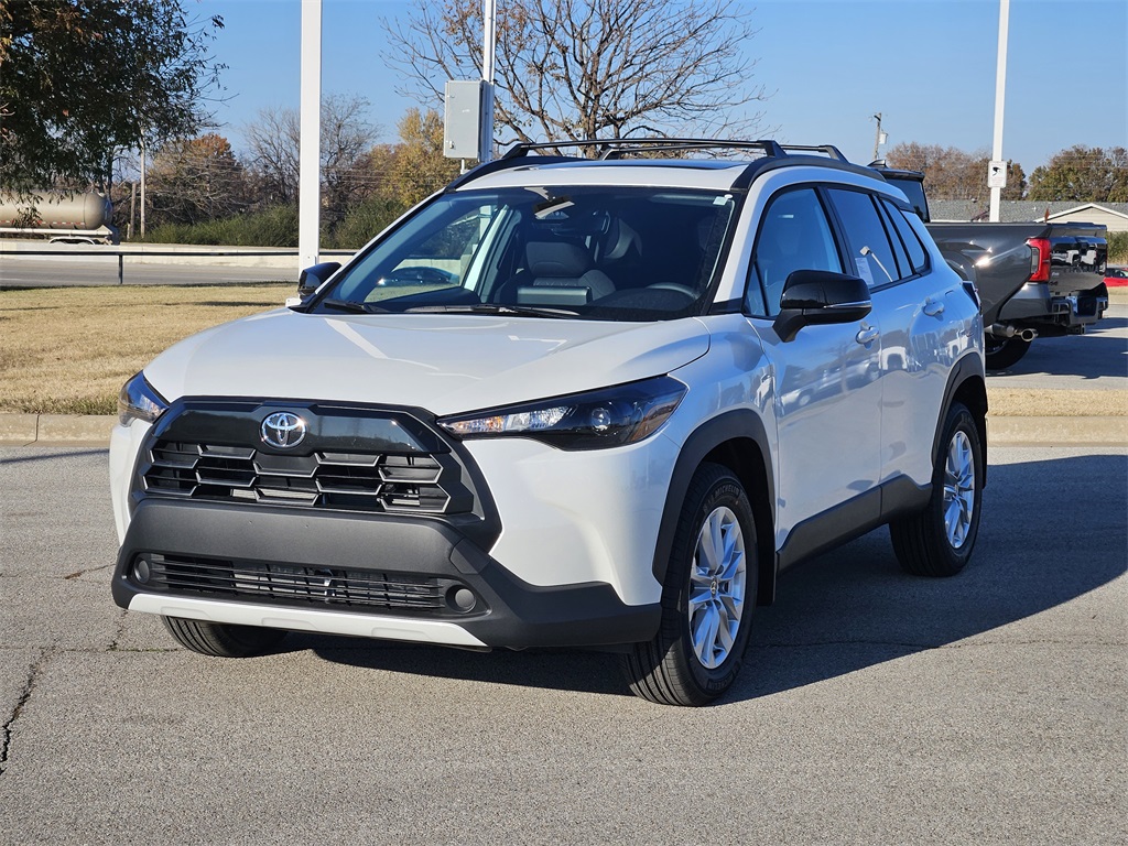 2026 Toyota Corolla Cross LE photo 2