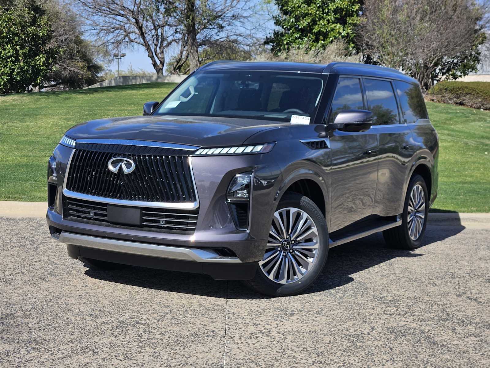 2025 INFINITI QX80 LUXE