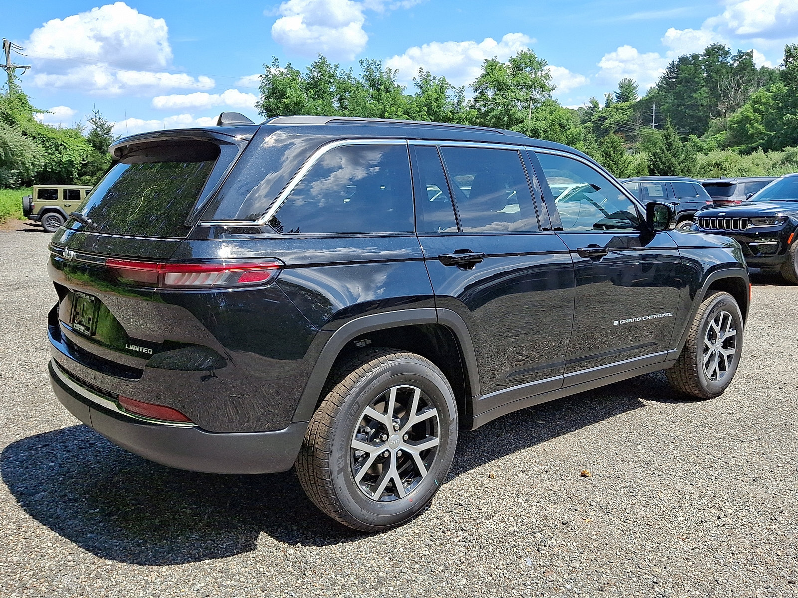 2025 Jeep Grand Cherokee Limited photo 3