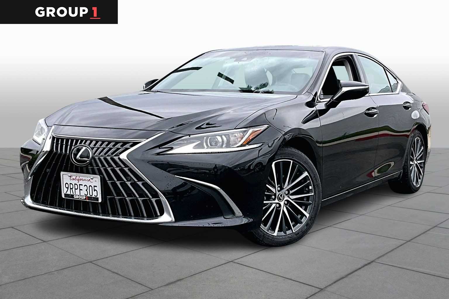 2025 Lexus ES Hybrid 300h's photo