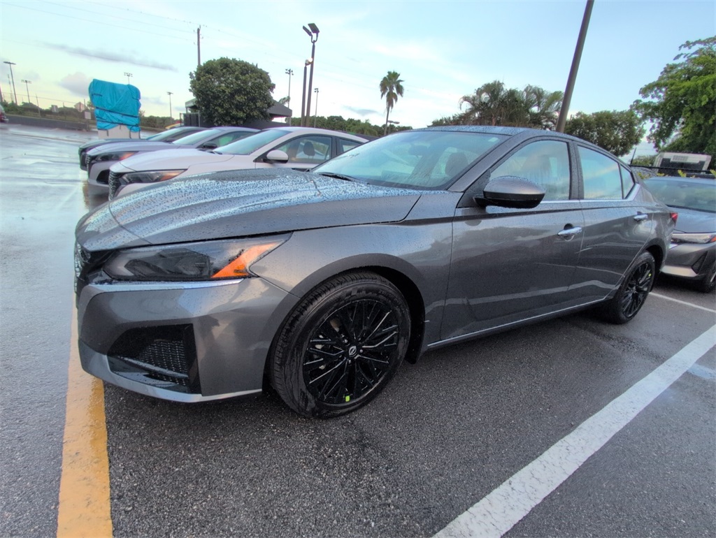2025 Nissan Altima SV Special Edition photo 4