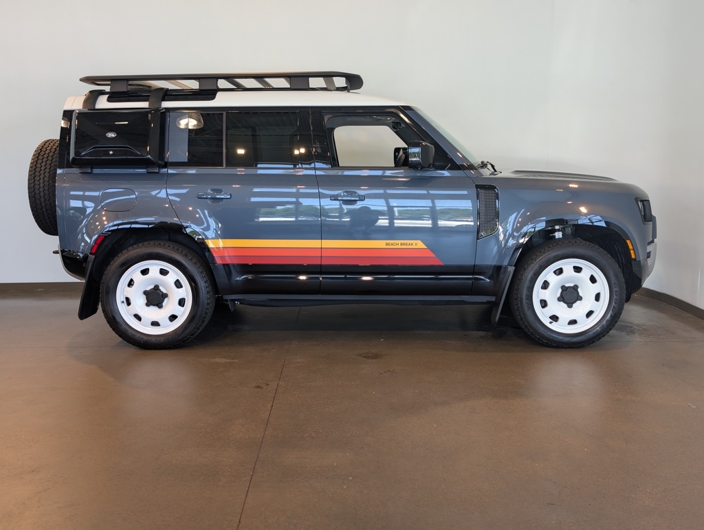 2025 Land Rover Defender 110 S photo 6