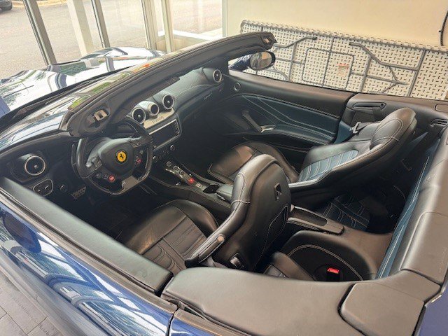 2015 Ferrari California T photo 3