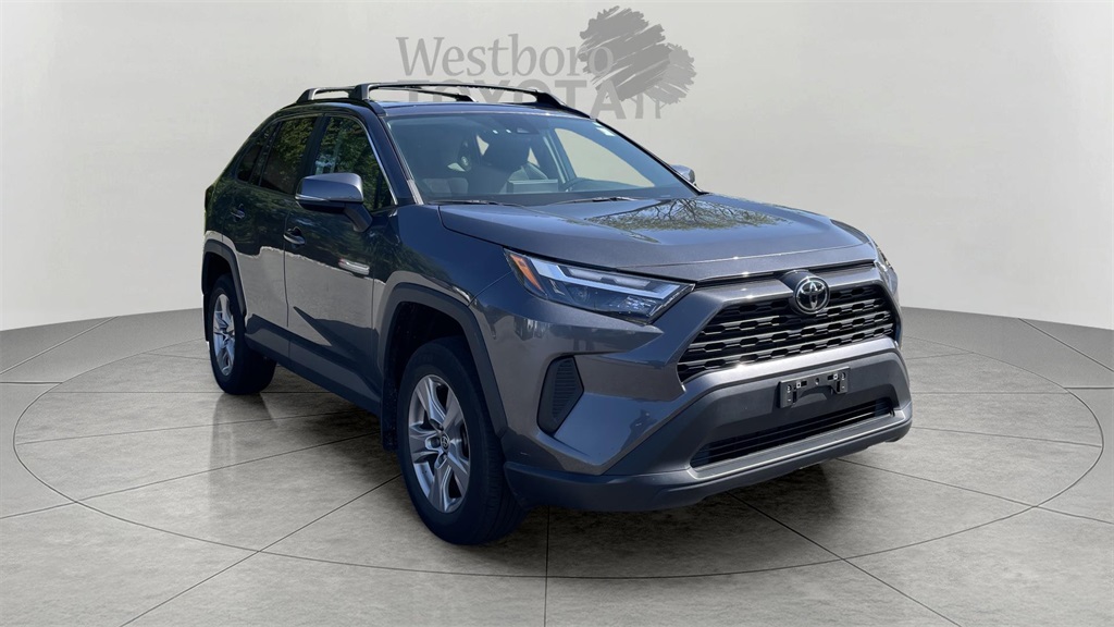 2022 Toyota RAV4 XLE's photo