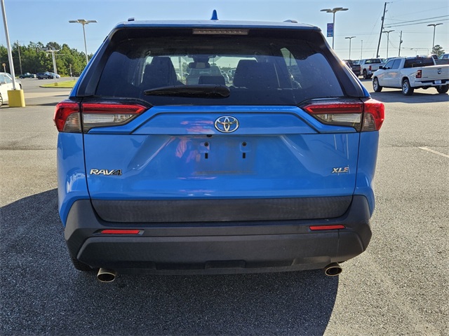2020 Toyota RAV4 XLE photo 6