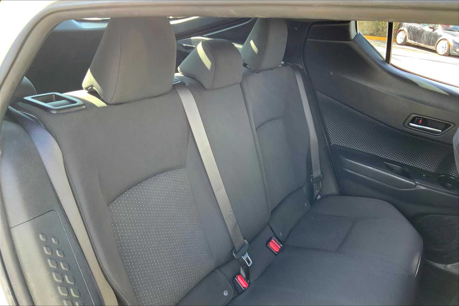 2018 Toyota C-HR XLE photo 17