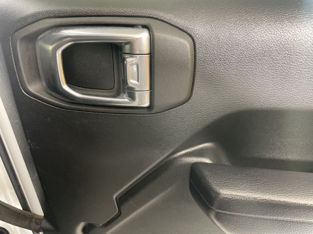 2023 Jeep Wrangler Rubicon photo 13