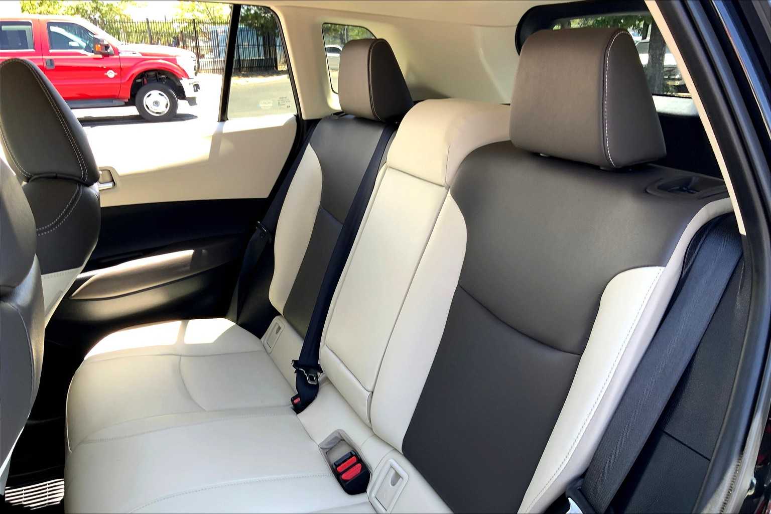 2024 Toyota Corolla Cross XLE photo 8