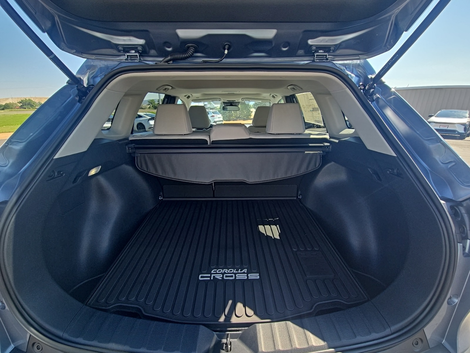 2025 Toyota Corolla Cross LE photo 28