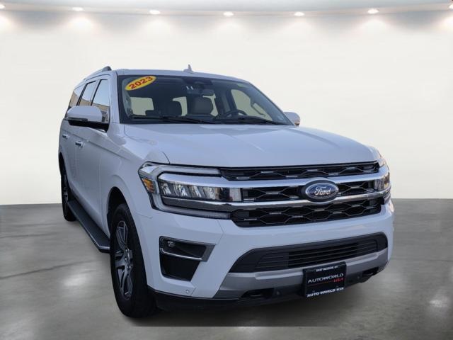 2023 Ford Expedition Limited's photo