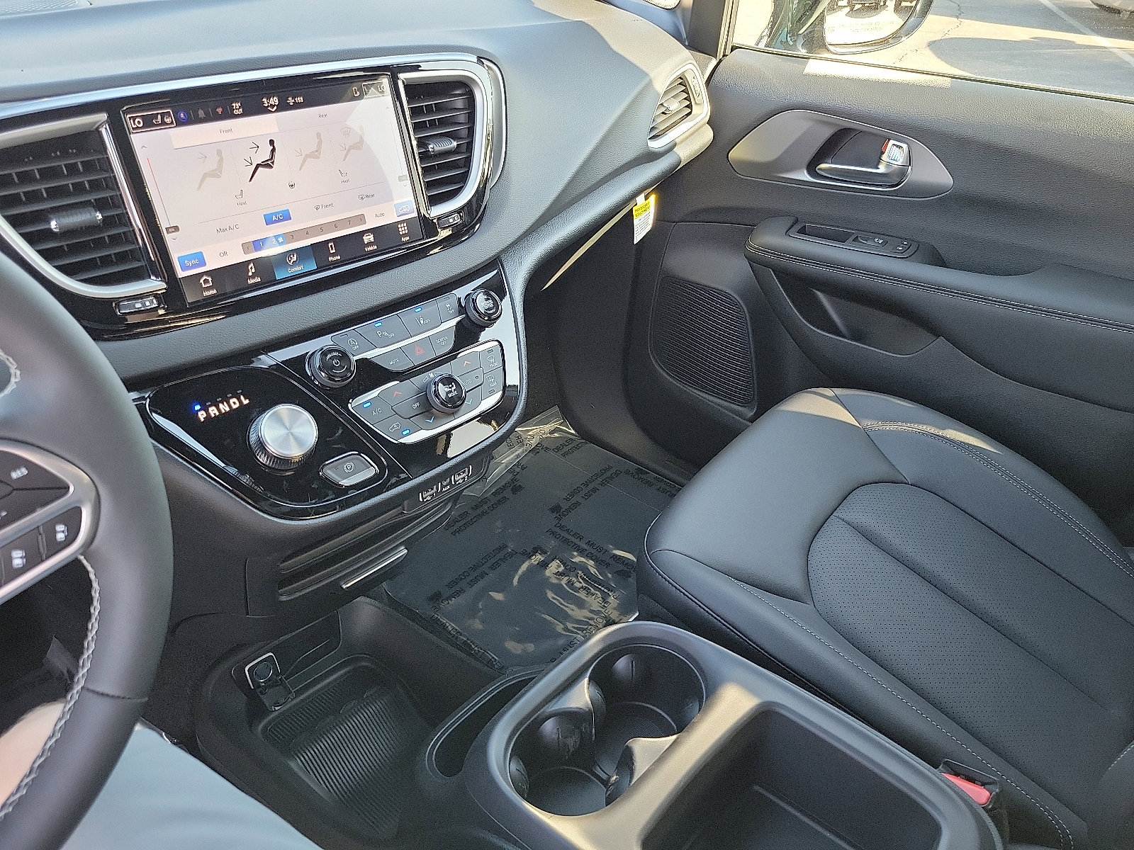2025 Chrysler Voyager LX photo 11