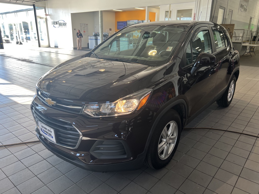 2020 Chevrolet Trax LS photo 3