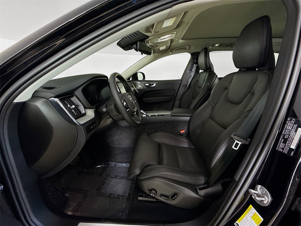 2025 Volvo XC60 Hybrid T8 photo 21