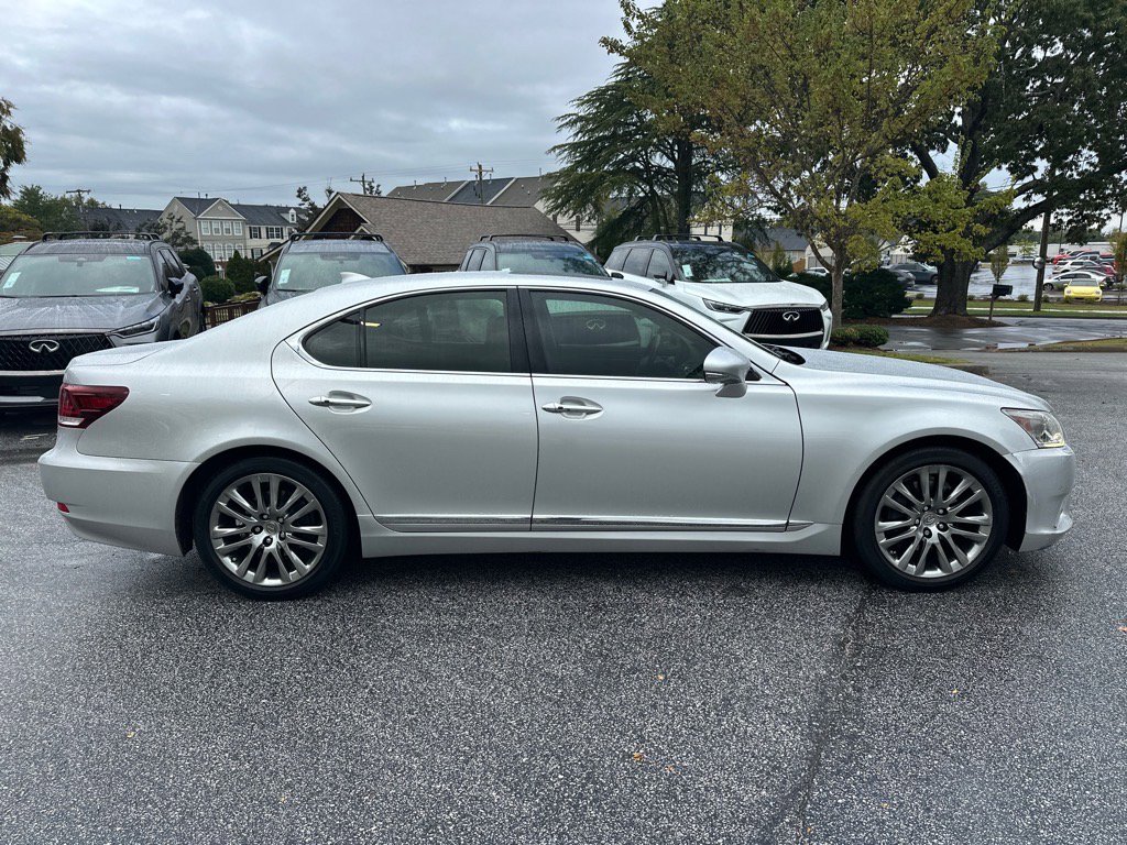 2017 Lexus LS 460 photo 2