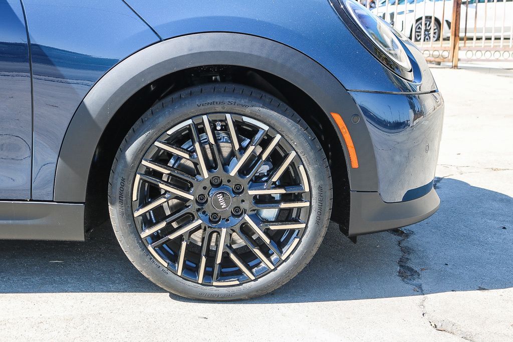2025 Mini Cooper 2 Door Hardtop Signature photo 10