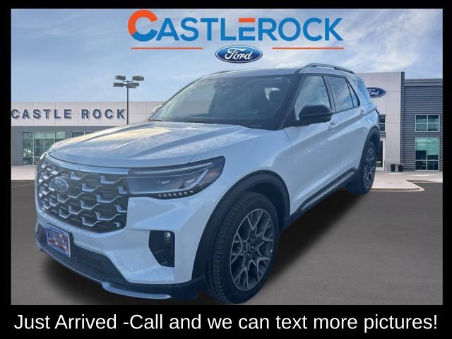 2025 Ford Explorer Platinum's photo