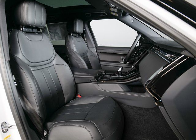 2025 Land Rover Range Rover Sport SE photo 3