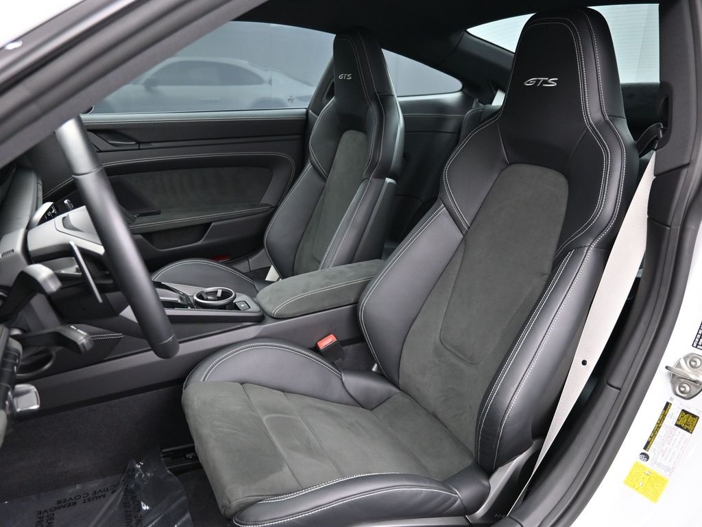 2024 Porsche 911 4 GTS photo 4