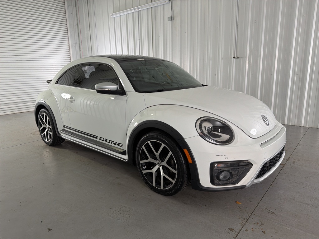 2017 Volkswagen Beetle Dune's photo