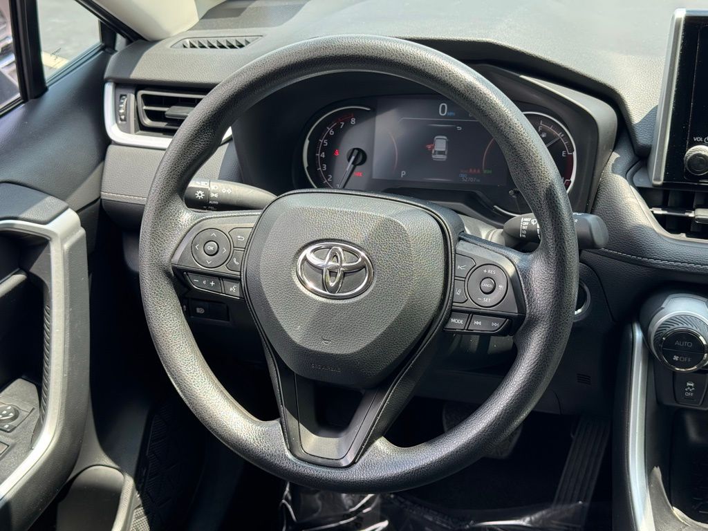 2023 Toyota RAV4 XLE photo 14