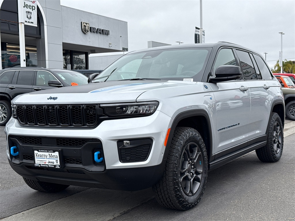 2025 Jeep Grand Cherokee Trailhawk 4xe photo 4