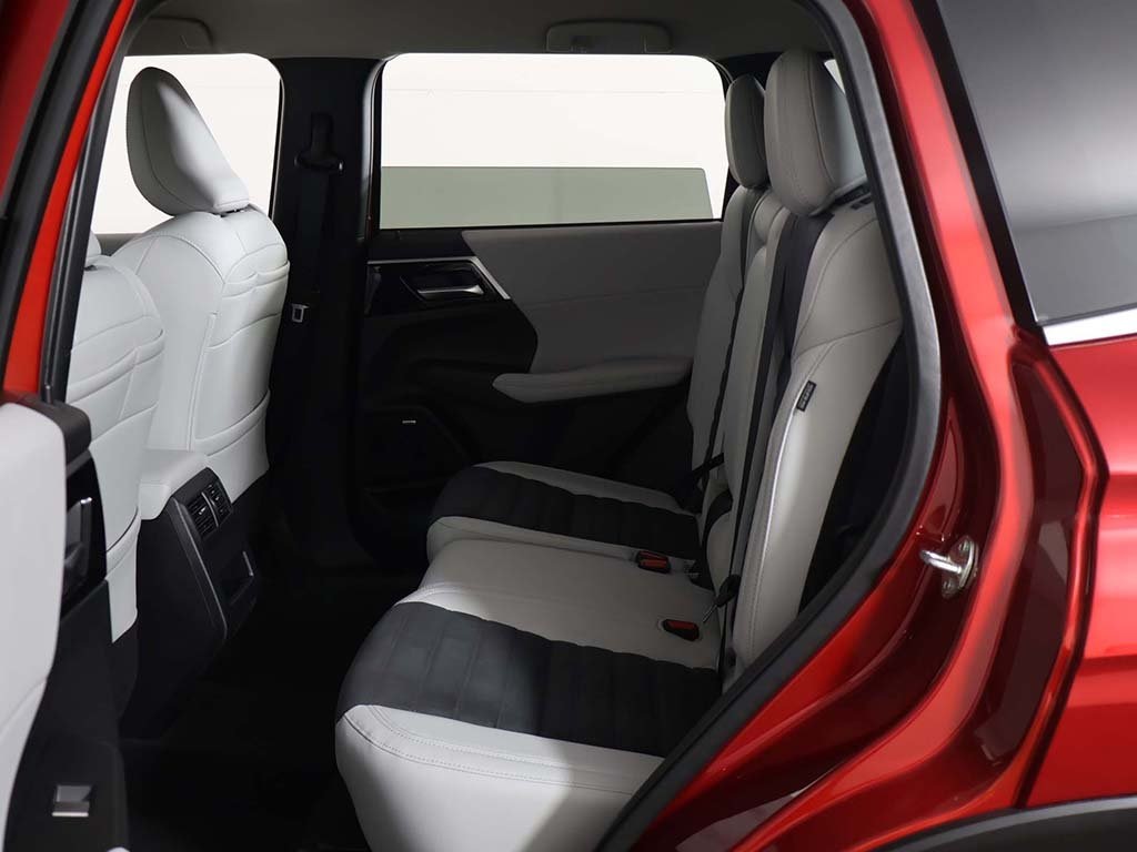 2025 Mitsubishi Outlander SE Ralliart photo 29