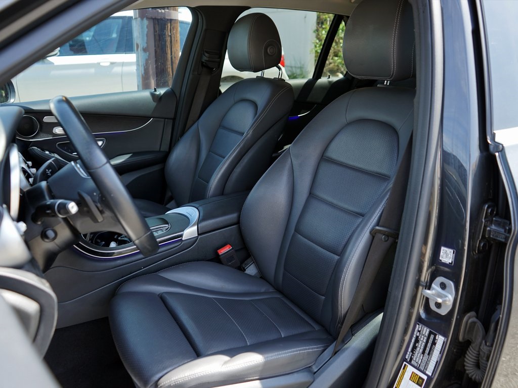 2022 Mercedes Benz GLC 300 photo 3