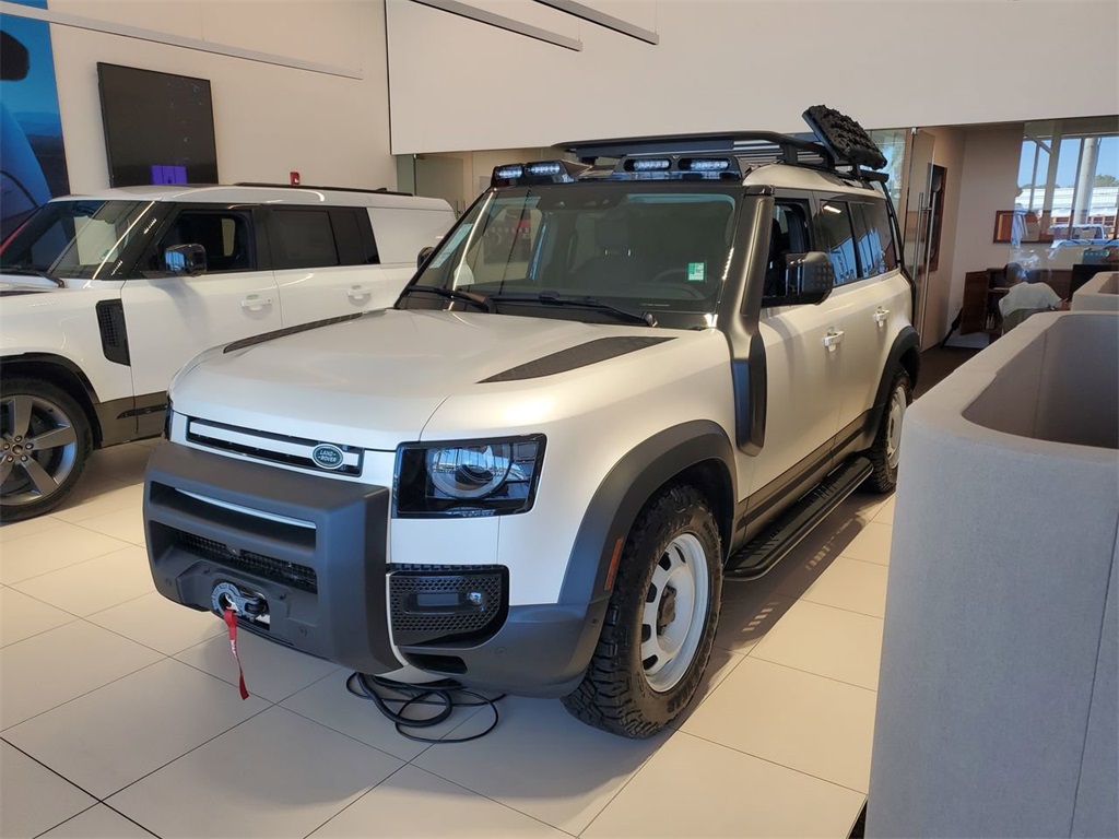 2024 Land Rover Defender S's photo