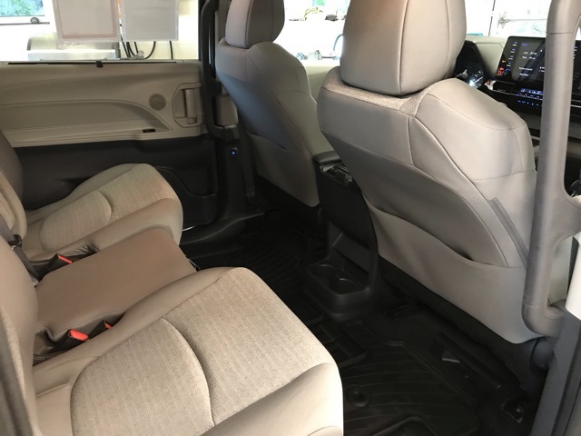 2024 Toyota Sienna LE photo 14