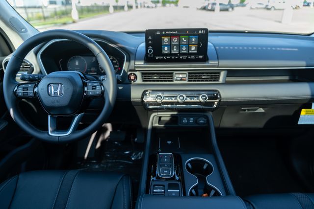 2025 Honda Pilot Touring photo 14