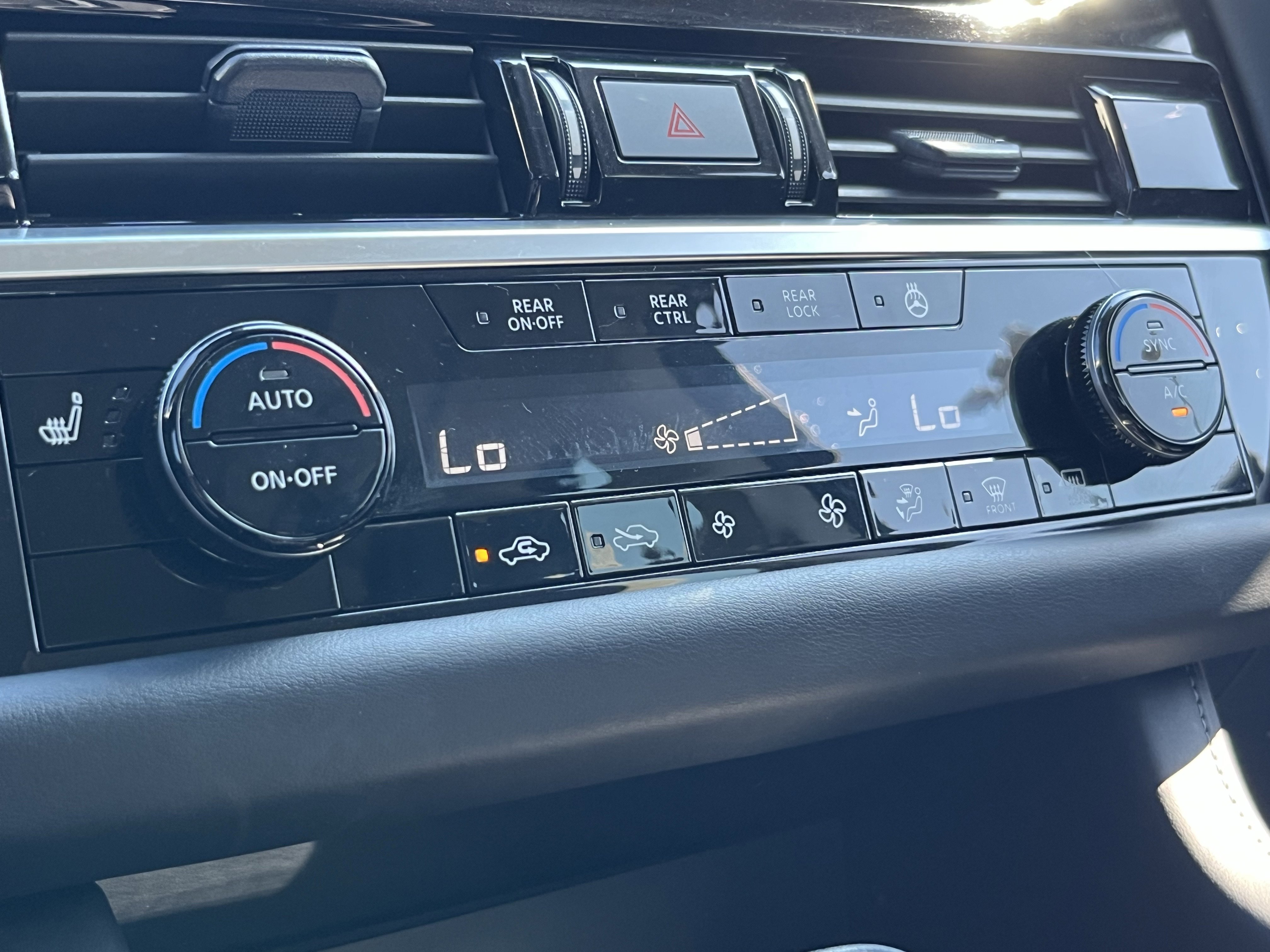 2023 Nissan Pathfinder SL photo 4