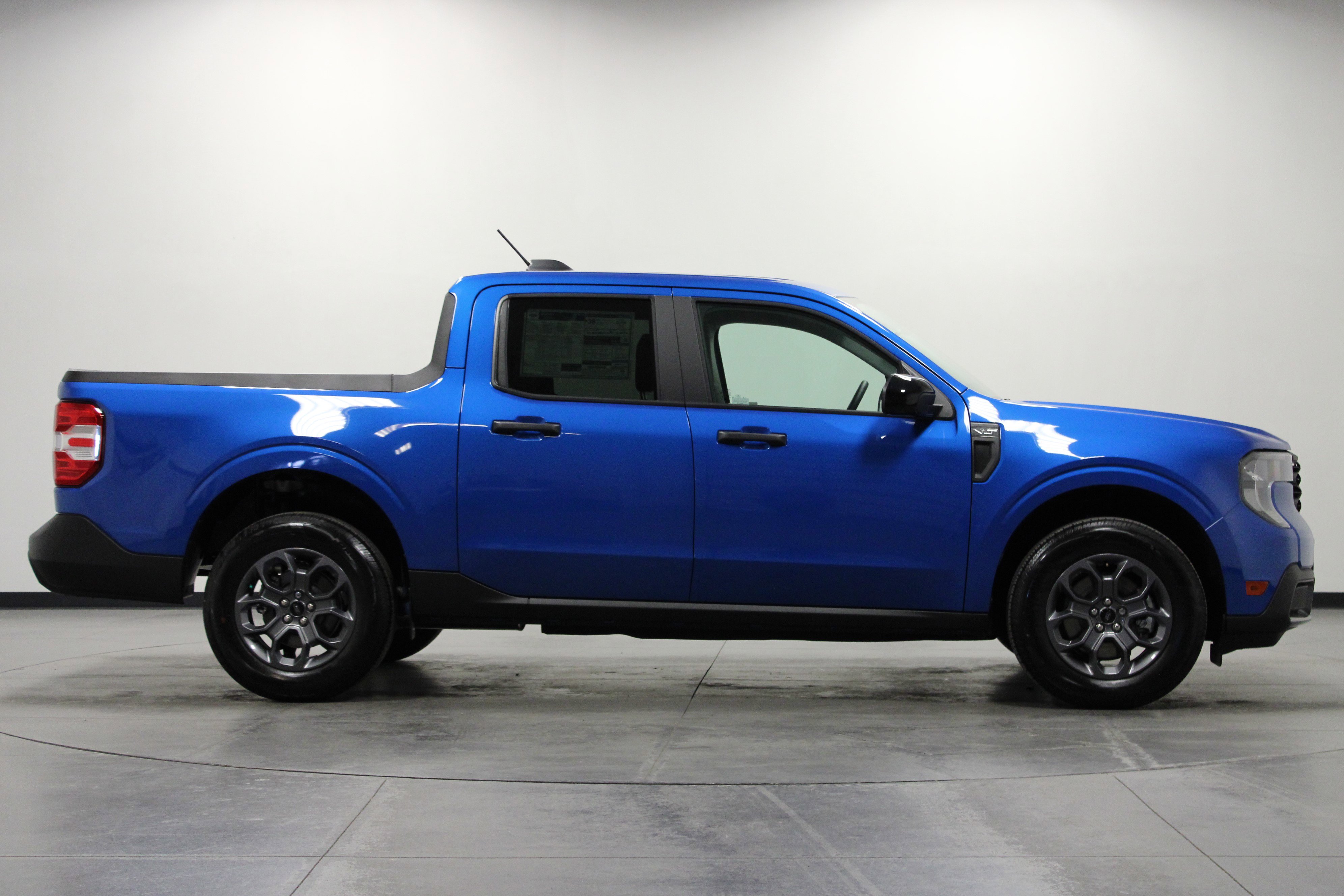 2025 Ford Maverick XLT photo 2