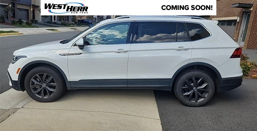2022 Volkswagen Tiguan SE's photo