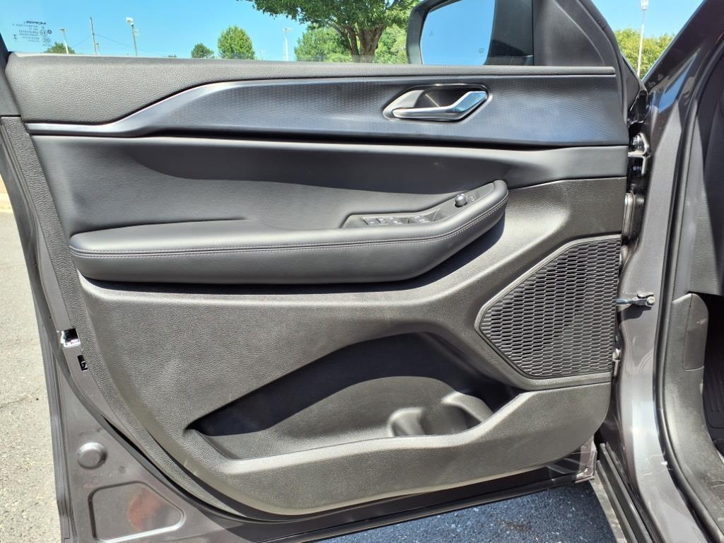 2025 Jeep Grand Cherokee Laredo X photo 3
