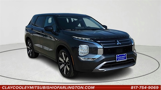 2025 Mitsubishi Outlander SE's photo