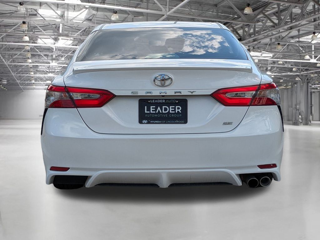 2018 Toyota Camry SE photo 6