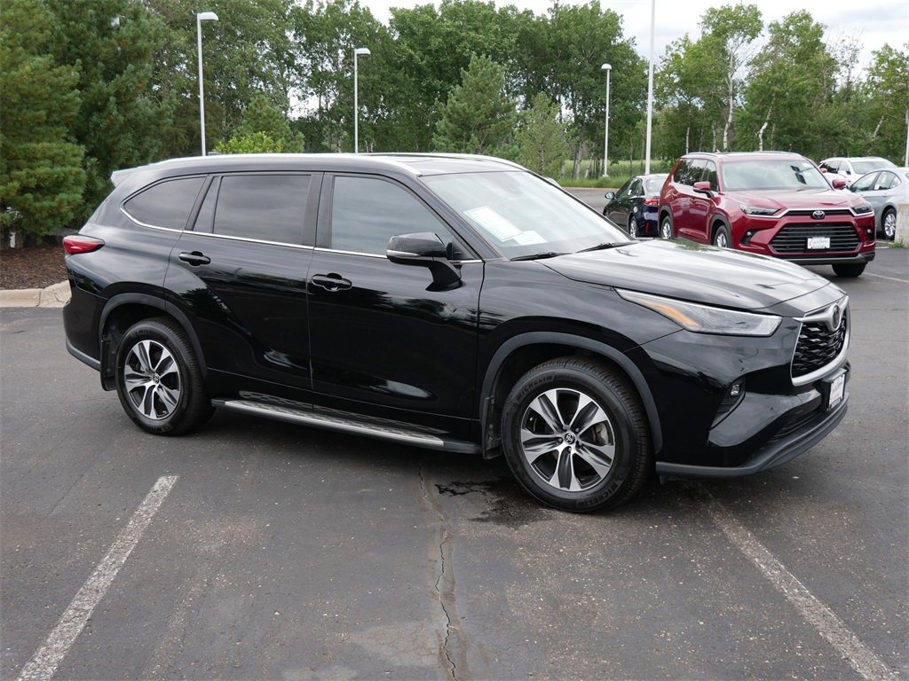 Used 2023 Toyota Highlander XLE with VIN 5TDKDRBH1PS042219 for sale in Minneapolis, Minnesota