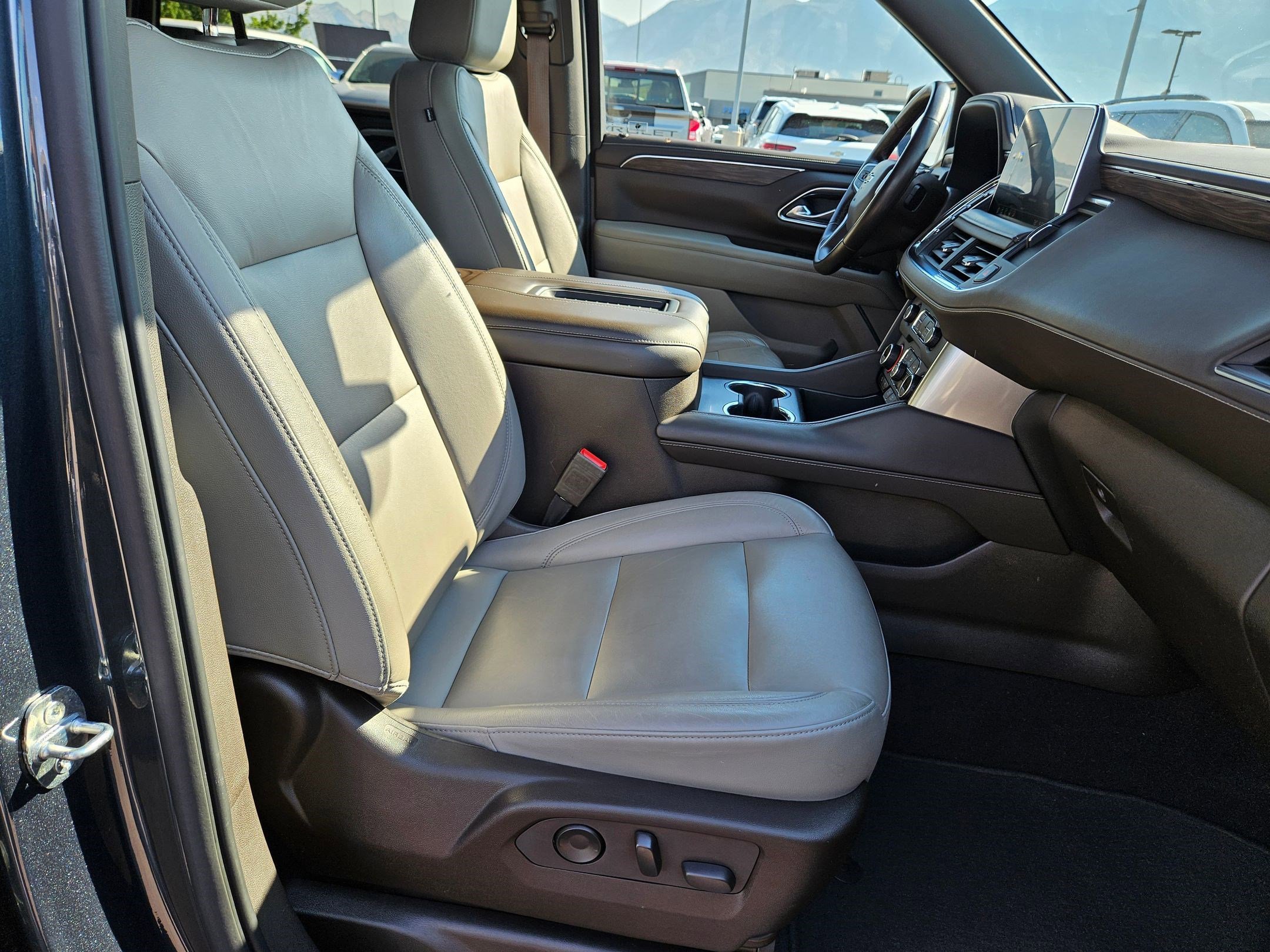 2021 Chevrolet Tahoe LT photo 23
