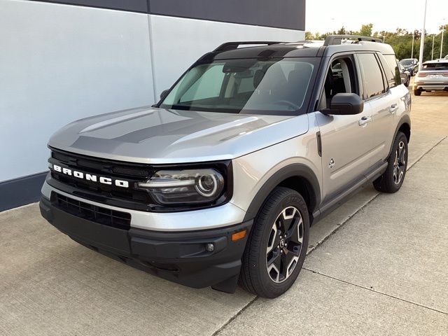 2021 Ford Bronco Sport Outer Banks photo 2