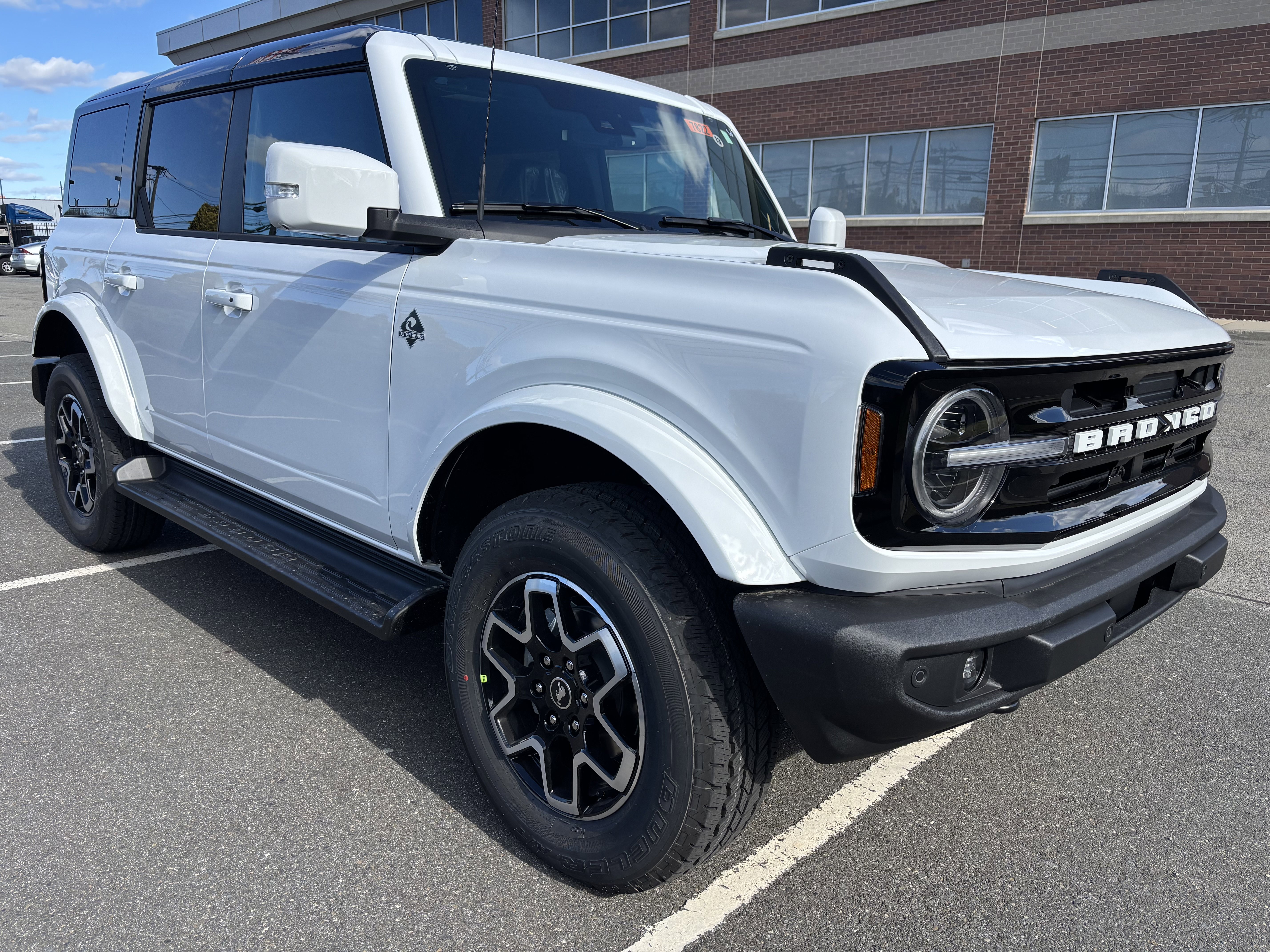 2025 Ford Bronco 4-Door Outer Banks's photo