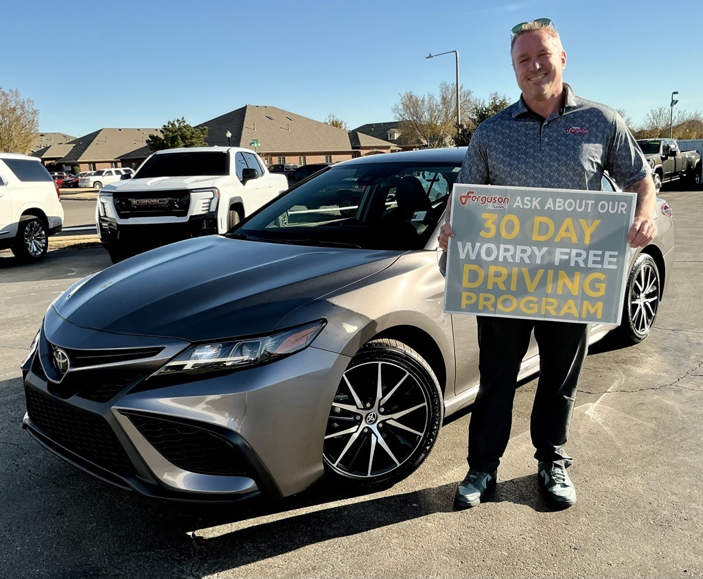 2024 Toyota Camry SE's photo