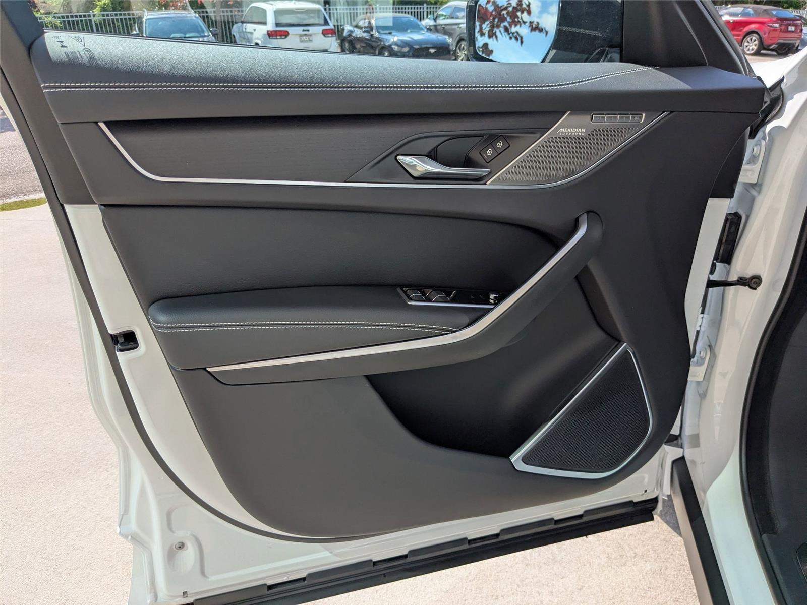 2026 Jaguar F-PACE P250 R-Dynamic S photo 11