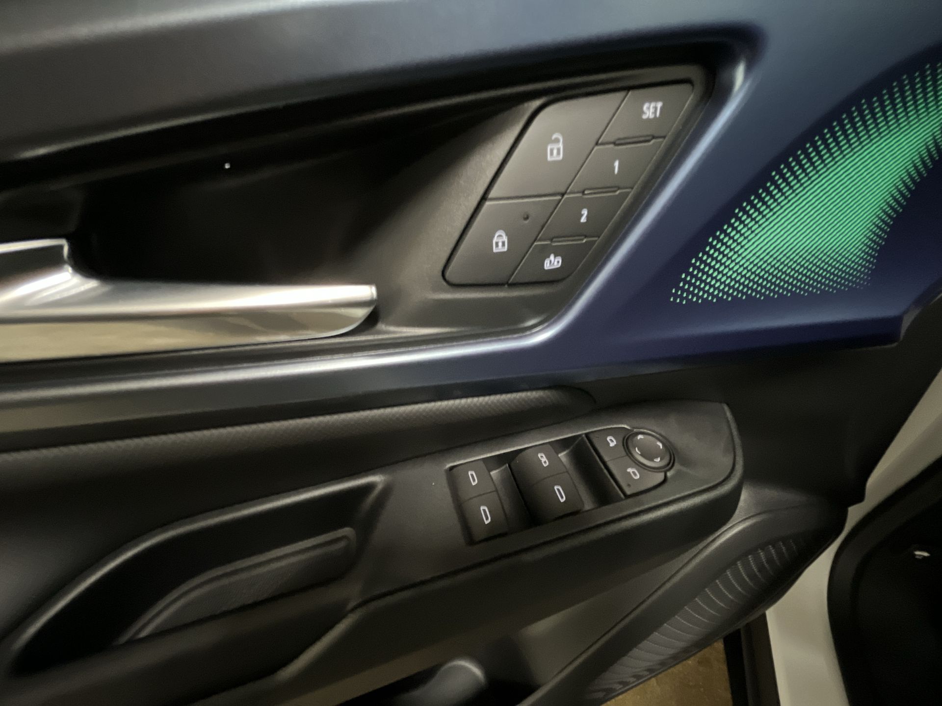 2025 Chevrolet Equinox EV 1LT photo 20