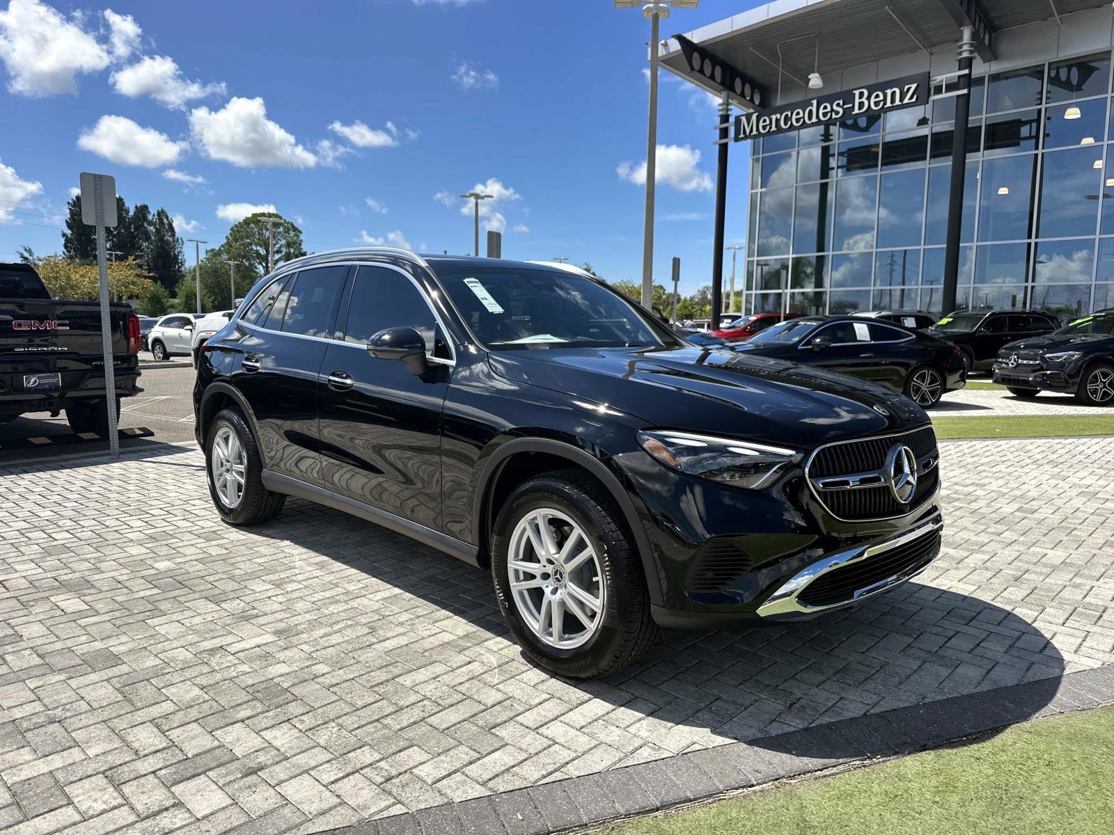 2026 Mercedes Benz GLC 300 4MATIC photo 2