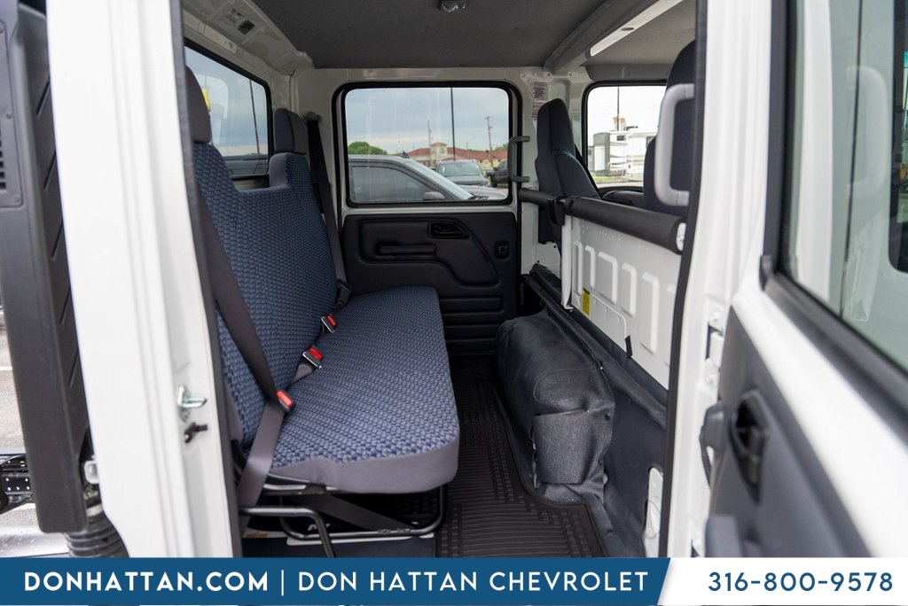 2025 Chevrolet Silverado photo 17