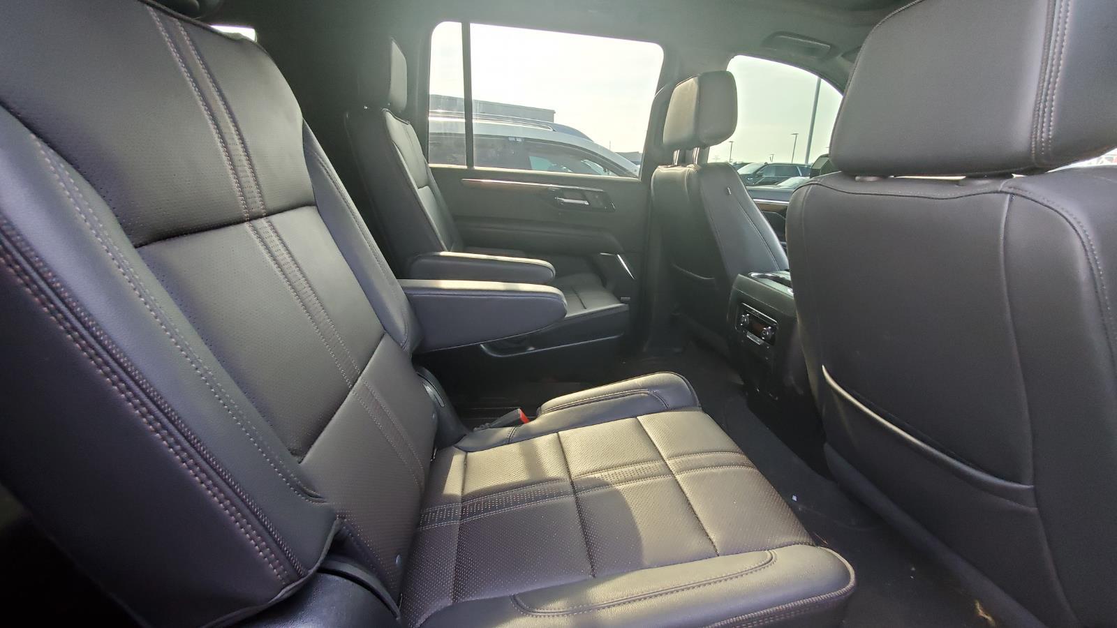 2025 Chevrolet Suburban High Country photo 6