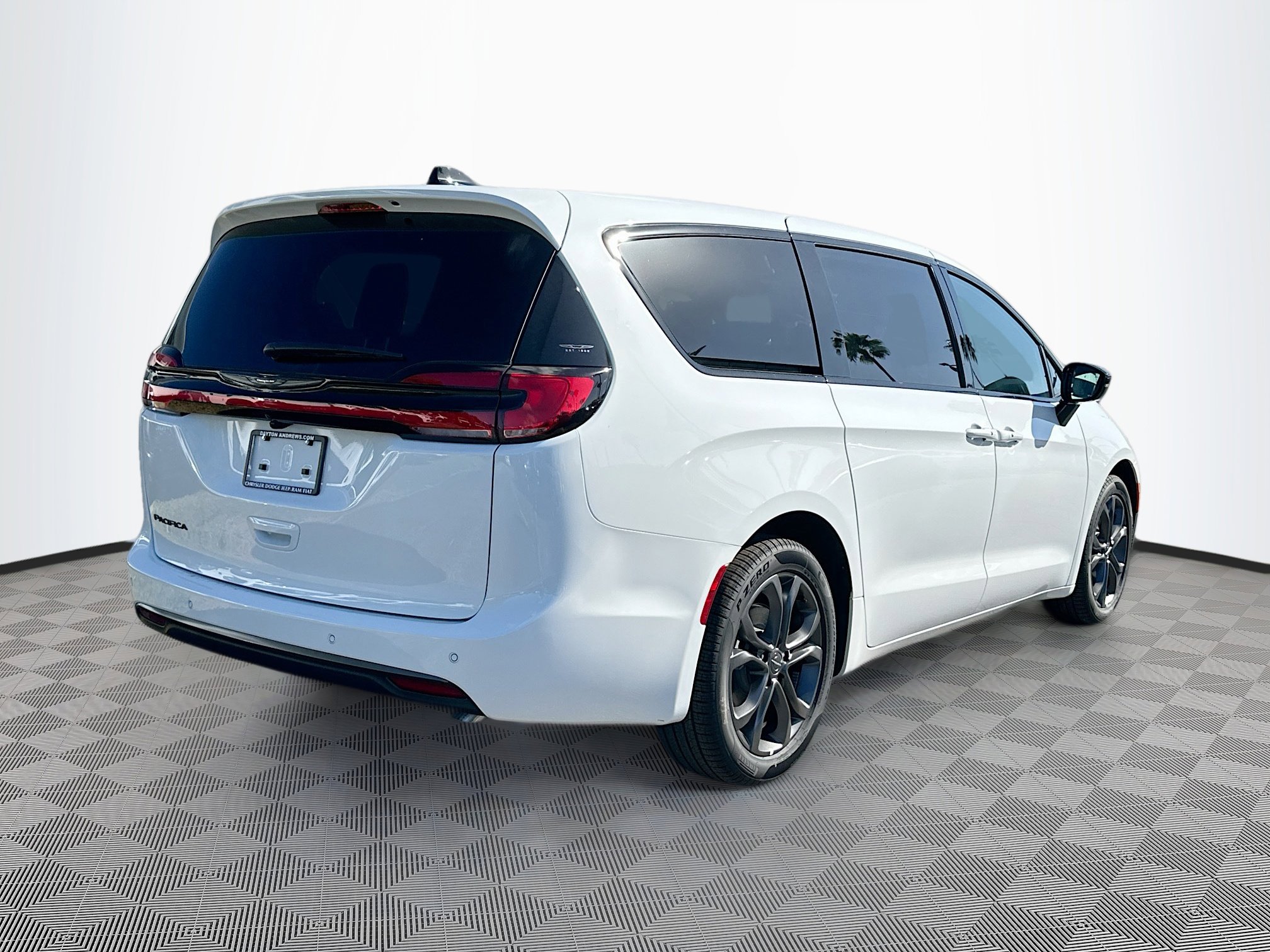 2026 Chrysler Pacifica photo 3