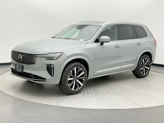 2025 Volvo XC90 Core's photo