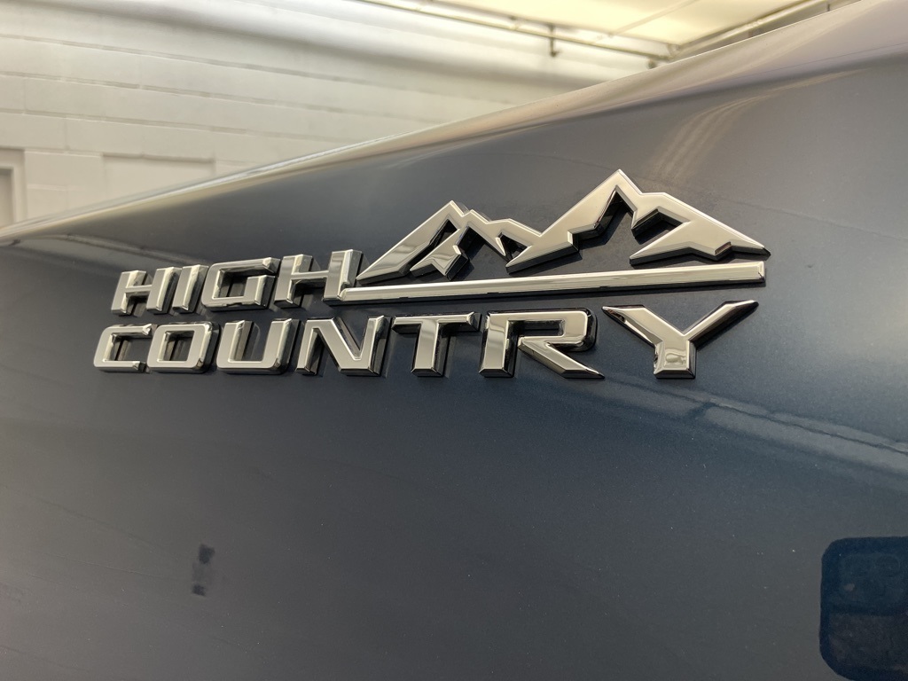 2022 Chevrolet Silverado 3500HD High Country photo 7