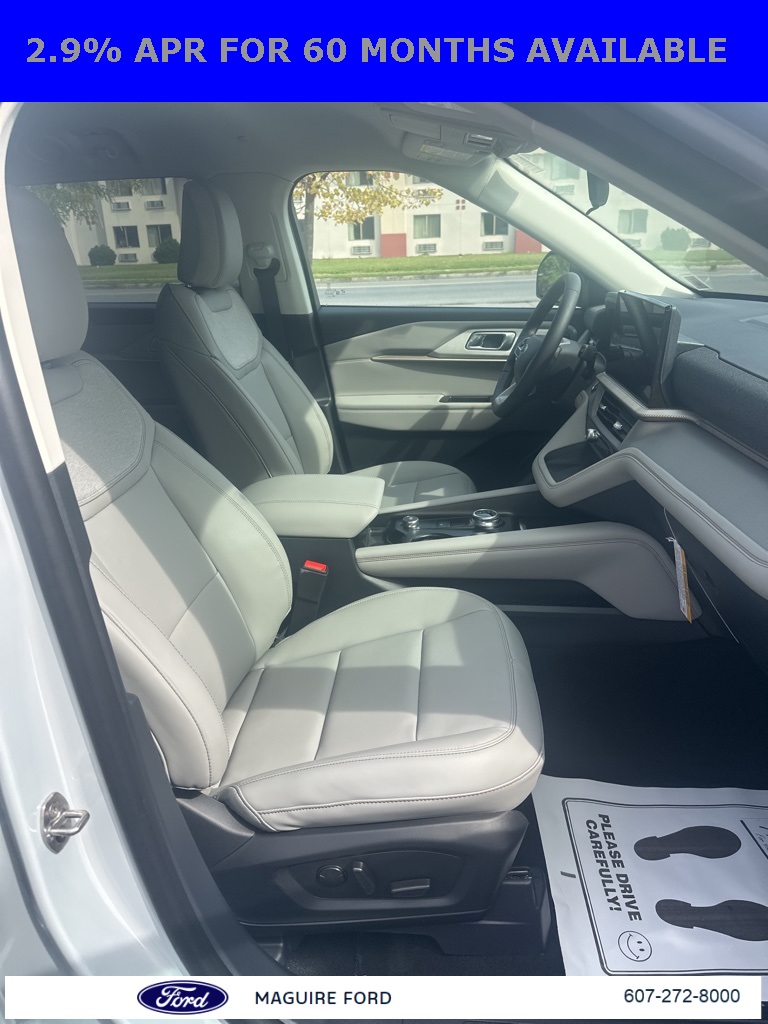 2025 Ford Explorer photo 12